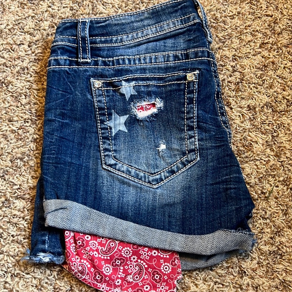 Woman’s miss me shorts, size32
